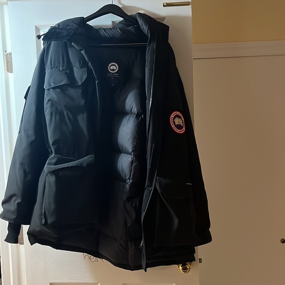 COPY - Canada Goose winter jacket - Picture 5 of 10